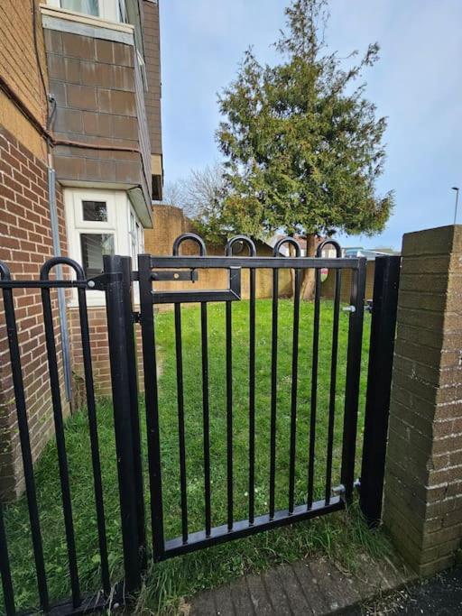 Comfortable Two Bedroom Flat Hove Exterior foto